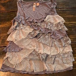 Grey tank top with lace ruffles